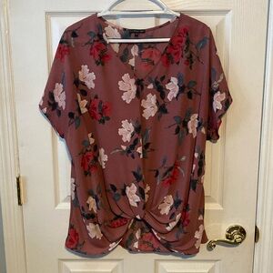 West Kei XL shirt. Fun tie in front. No damages!